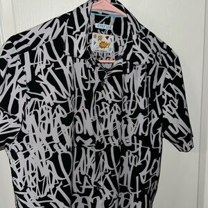 Black and white graffiti Print Collared short sleeve Dress Shirt Size Small